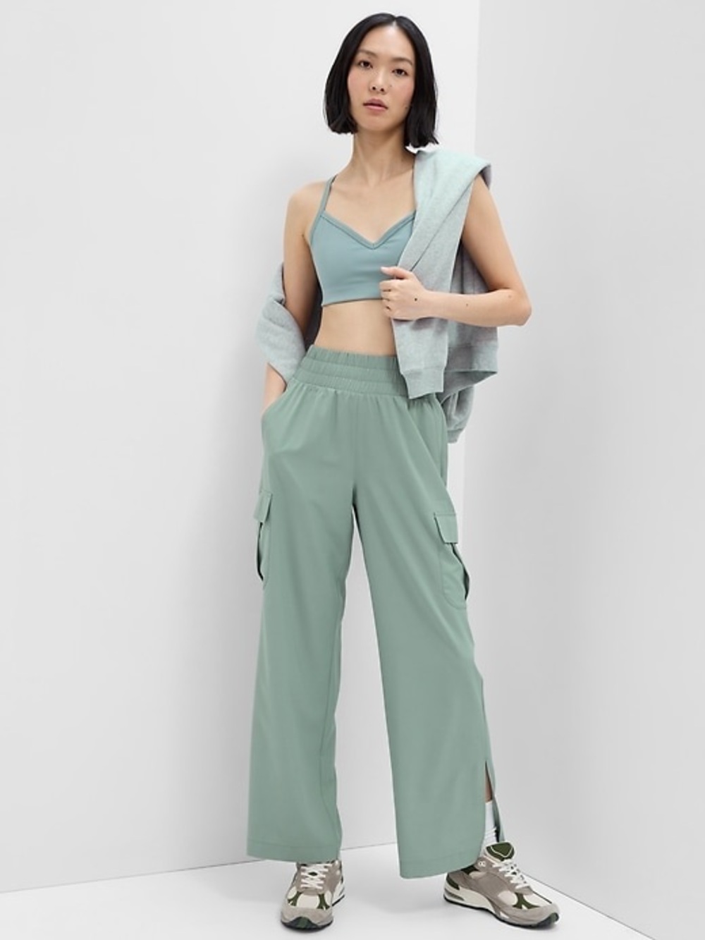GapFit Runaround High-Rise Wide-Leg Cargo Pants Sage Green XL NWT